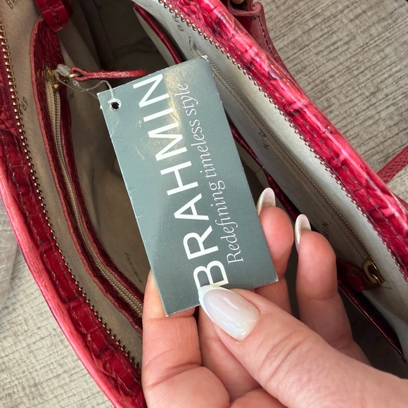 Brahmin Arno handbag in Rouge
Glossy Melbourne small leather bag - Picture 8 of 15